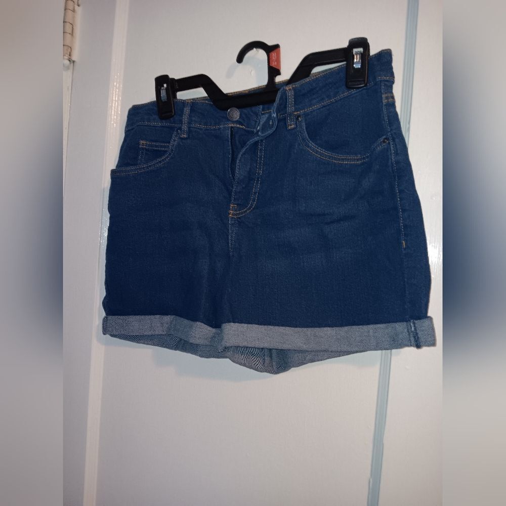 Sierra Women's 12 Cuffed Shorts New Without Tags